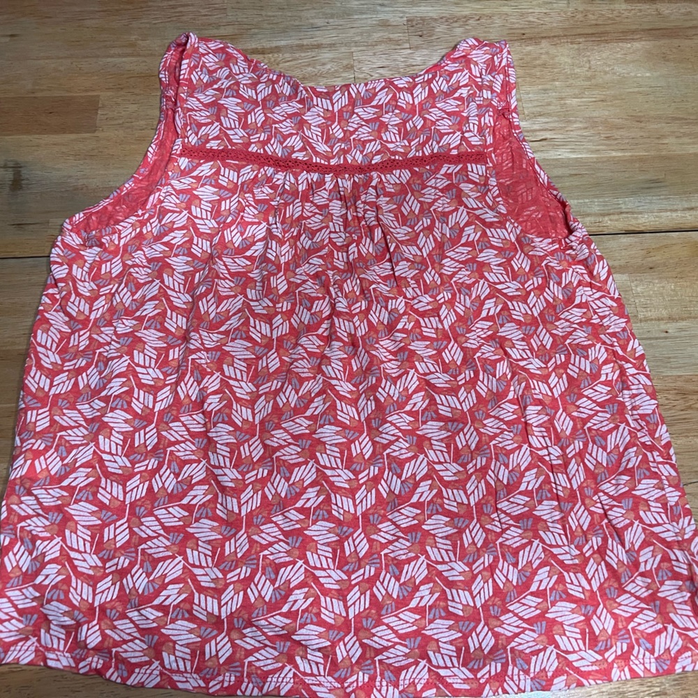 sleeveless top - Picture 2 of 4